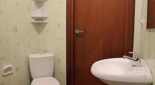 Гостевой дом Пилот - Домодедово Домодедово Трехместный номер с собственной ванной комнатой-6
